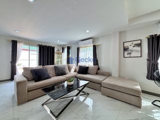 Casa en alquiler de 3 habitaciones en Bang Lamung, Chonburi