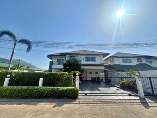 Casa en alquiler de 3 habitaciones en Bang Lamung, Chonburi