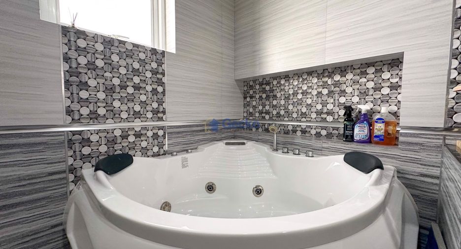 Haus zum Kauf mit 5 Zimmer in Bang Saray, Pattaya