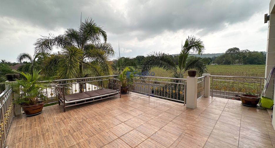 Haus zum Kauf mit 5 Zimmer in Bang Saray, Pattaya