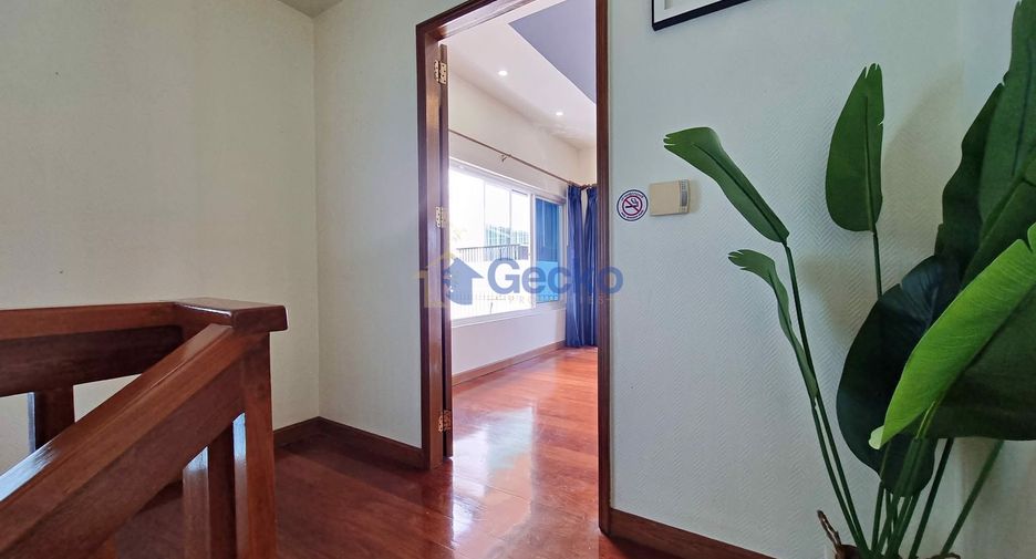 For sale 4 bedrooms house in Pratumnak, Pattaya