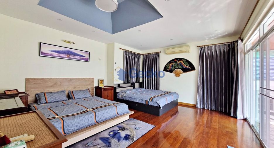 For sale 4 bedrooms house in Pratumnak, Pattaya