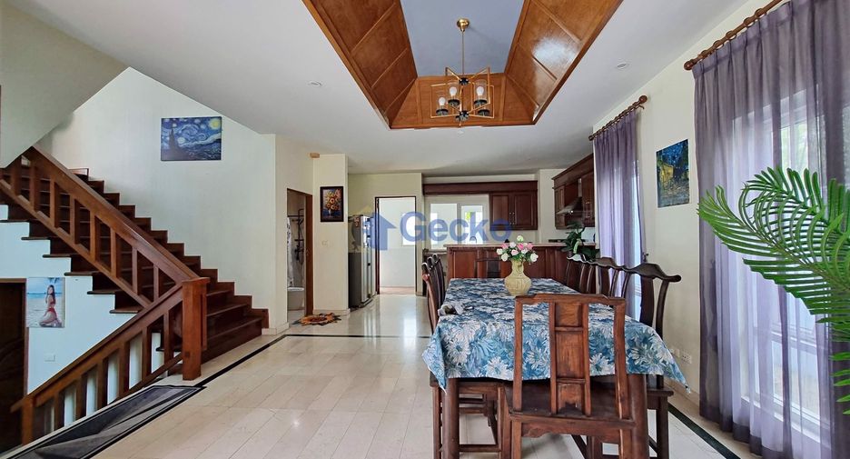 For sale 4 bedrooms house in Pratumnak, Pattaya