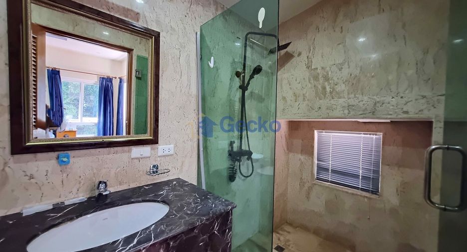 For sale 4 bedrooms house in Pratumnak, Pattaya