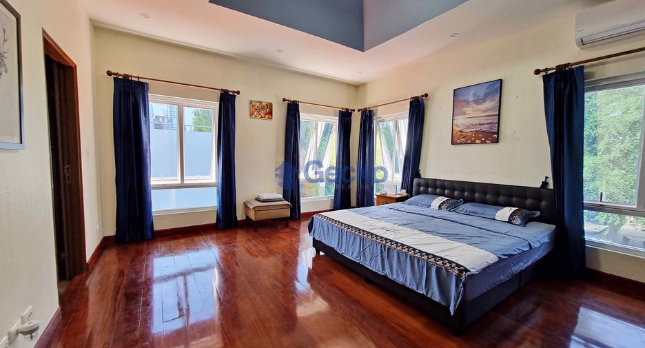 For sale 4 bedrooms house in Pratumnak, Pattaya