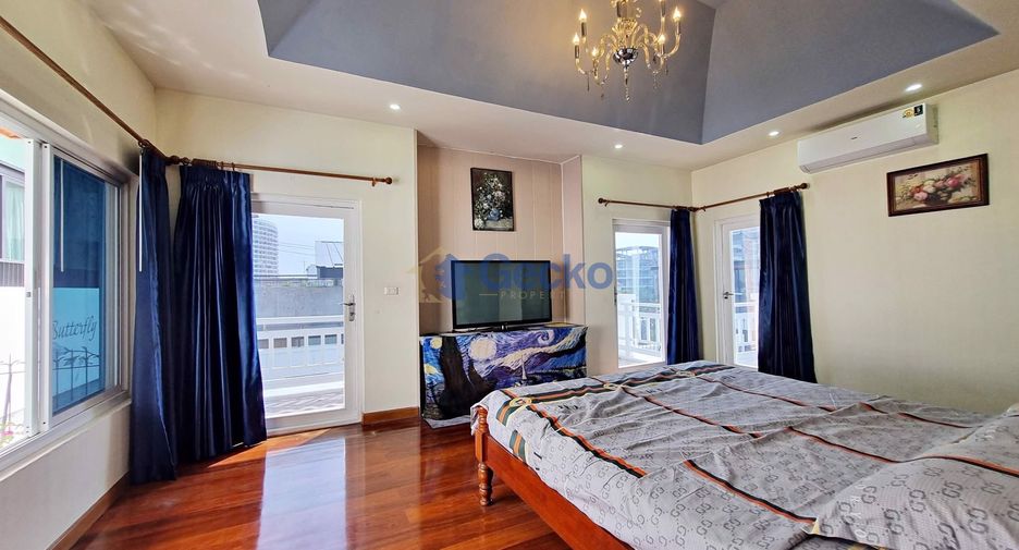 For sale 4 bedrooms house in Pratumnak, Pattaya