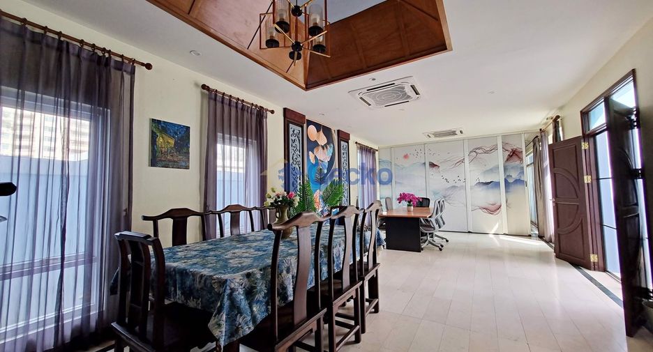 For sale 4 bedrooms house in Pratumnak, Pattaya