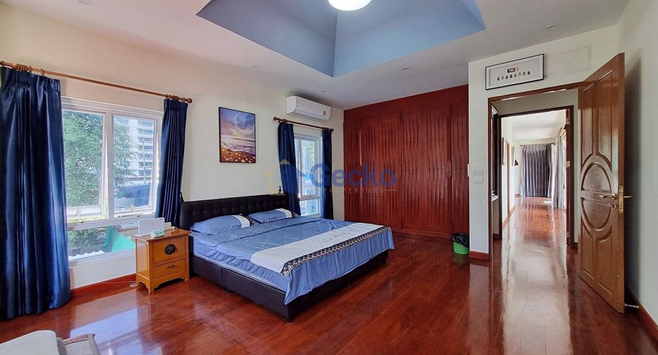 For sale 4 bedrooms house in Pratumnak, Pattaya