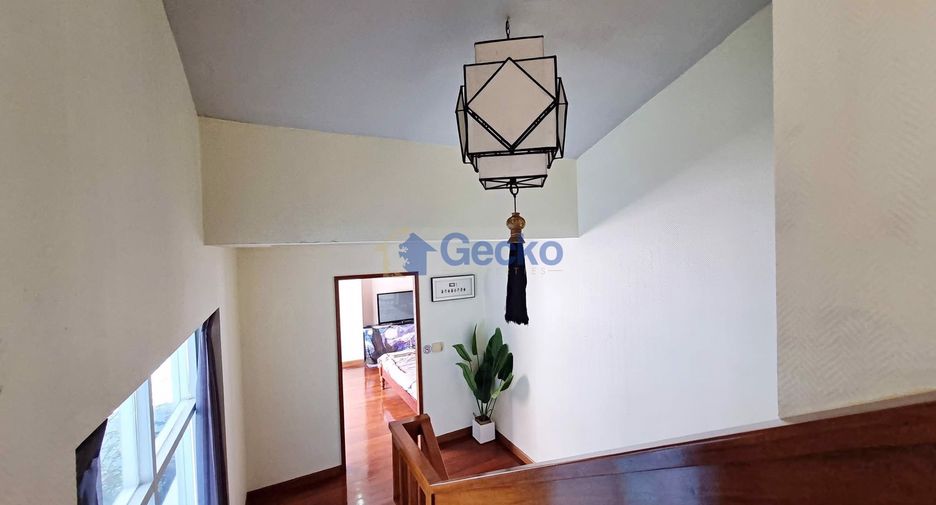 For sale 4 bedrooms house in Pratumnak, Pattaya