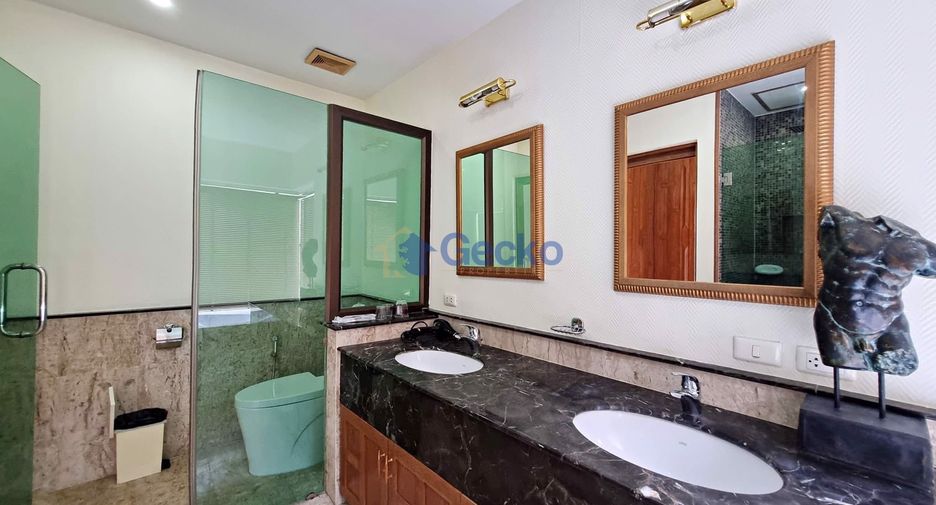 For sale 4 bedrooms house in Pratumnak, Pattaya