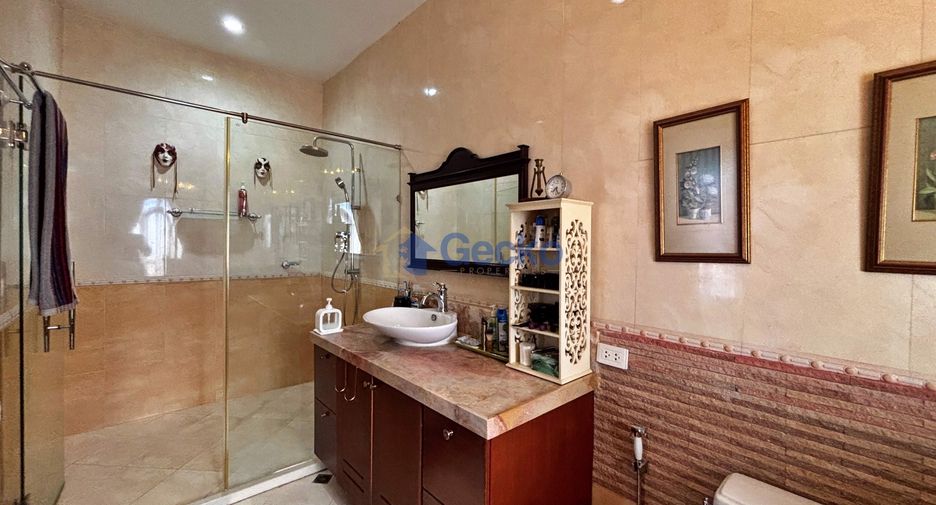 For sale 3 bedrooms house in East Pattaya, Pattaya