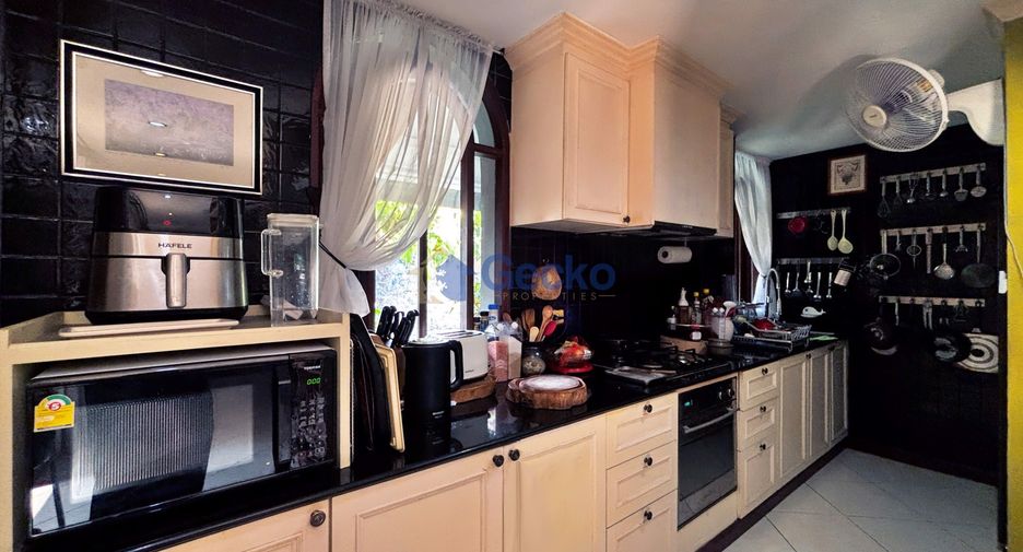 For sale 3 bedrooms house in East Pattaya, Pattaya