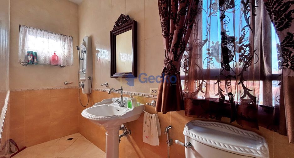 For sale 3 bedrooms house in East Pattaya, Pattaya