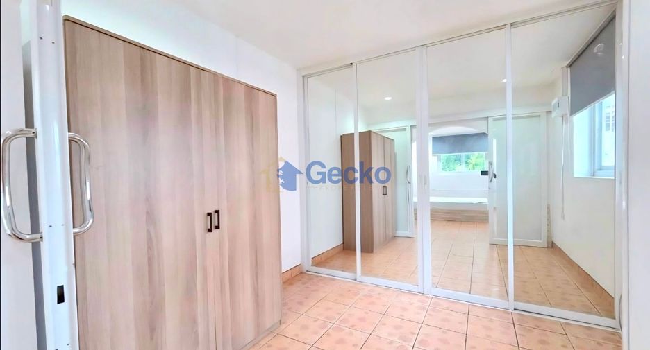 For rent 4 bedrooms house in Central Pattaya, Pattaya