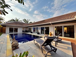 Casa en alquiler de 3 habitaciones en Bang Lamung, Chonburi