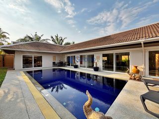 Casa en alquiler de 3 habitaciones en Bang Lamung, Chonburi