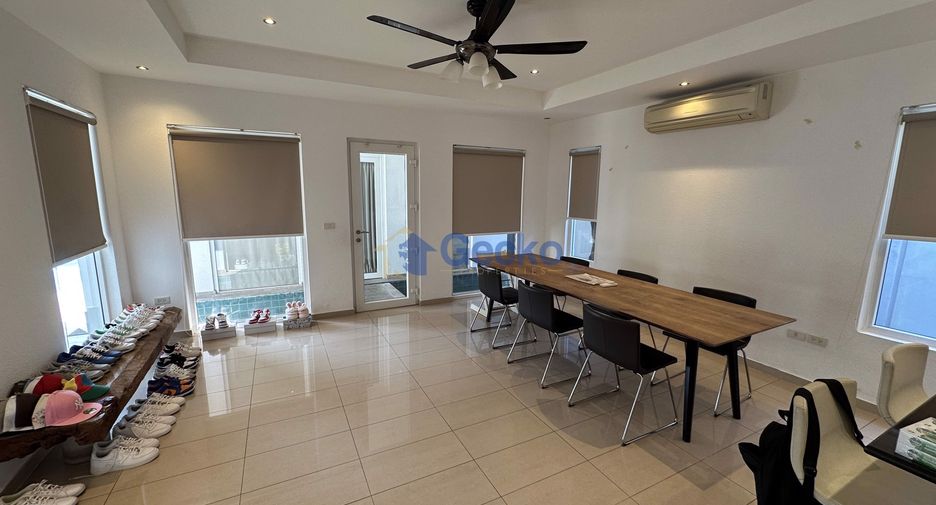 For sale 4 bedrooms house in East Pattaya, Pattaya