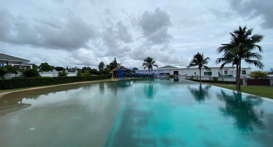 For sale 4 bedrooms house in East Pattaya, Pattaya