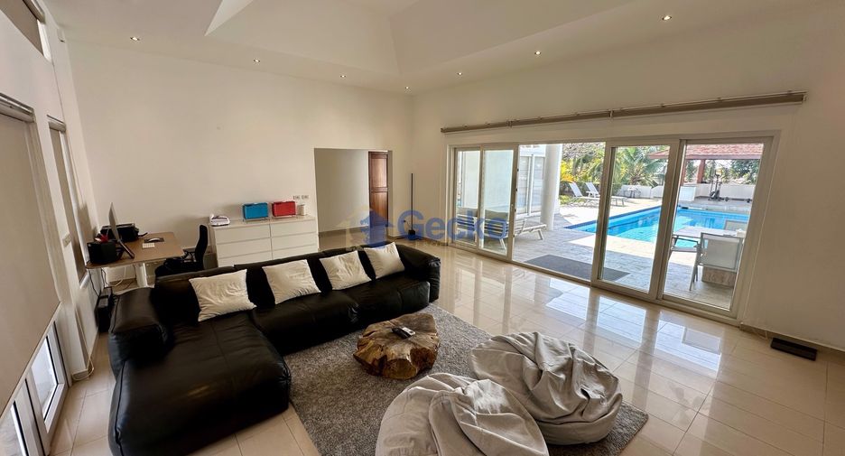 For sale 4 bedrooms house in East Pattaya, Pattaya