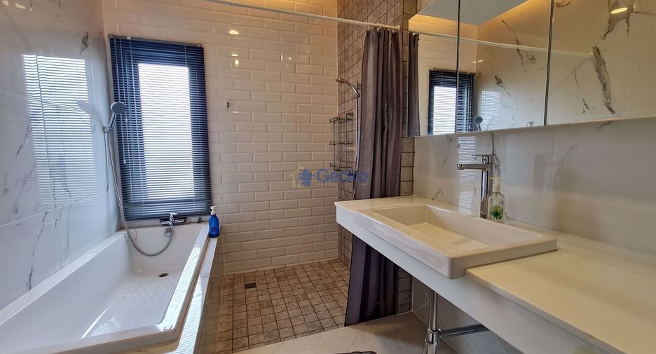 For sale 4 bedrooms house in East Pattaya, Pattaya