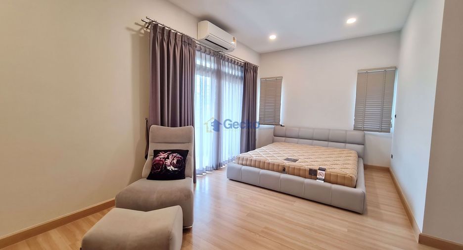 For sale 4 bedrooms house in East Pattaya, Pattaya