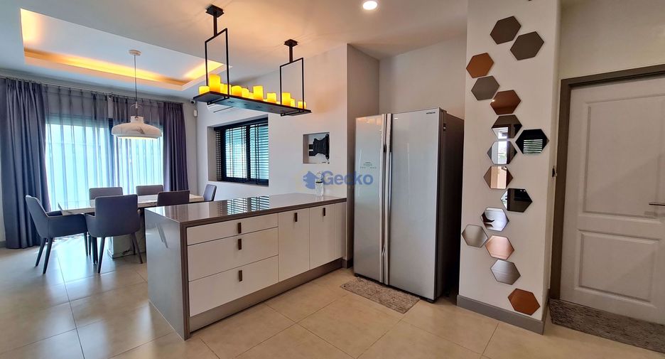 For sale 4 bedrooms house in East Pattaya, Pattaya