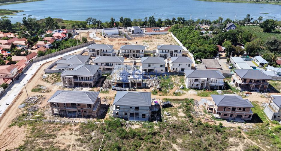For sale 4 bedrooms house in East Pattaya, Pattaya