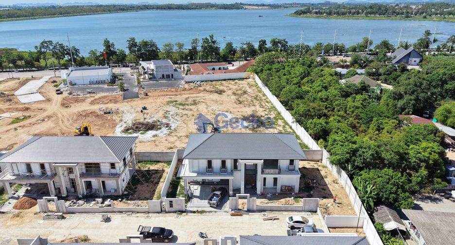 For sale 4 bedrooms house in East Pattaya, Pattaya
