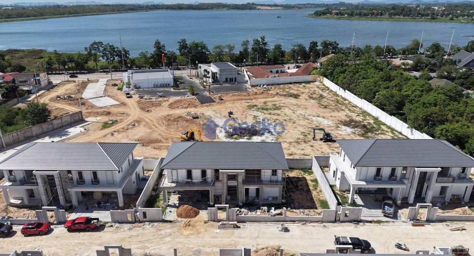 For sale 4 bedrooms house in East Pattaya, Pattaya