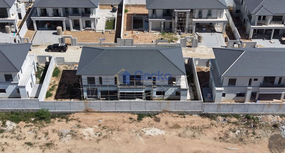 For sale 4 bedrooms house in East Pattaya, Pattaya