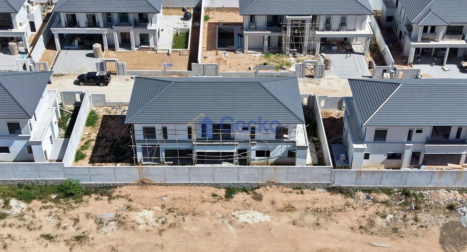 For sale 4 bedrooms house in East Pattaya, Pattaya