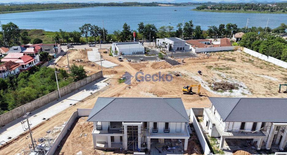 For sale 4 bedrooms house in East Pattaya, Pattaya