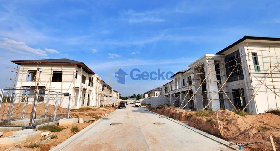 For sale 4 bedrooms house in East Pattaya, Pattaya