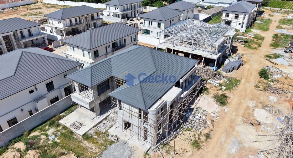 For sale 4 bedrooms house in East Pattaya, Pattaya