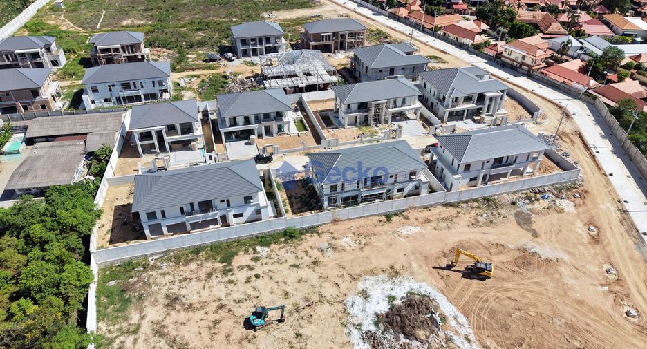 For sale 4 bedrooms house in East Pattaya, Pattaya