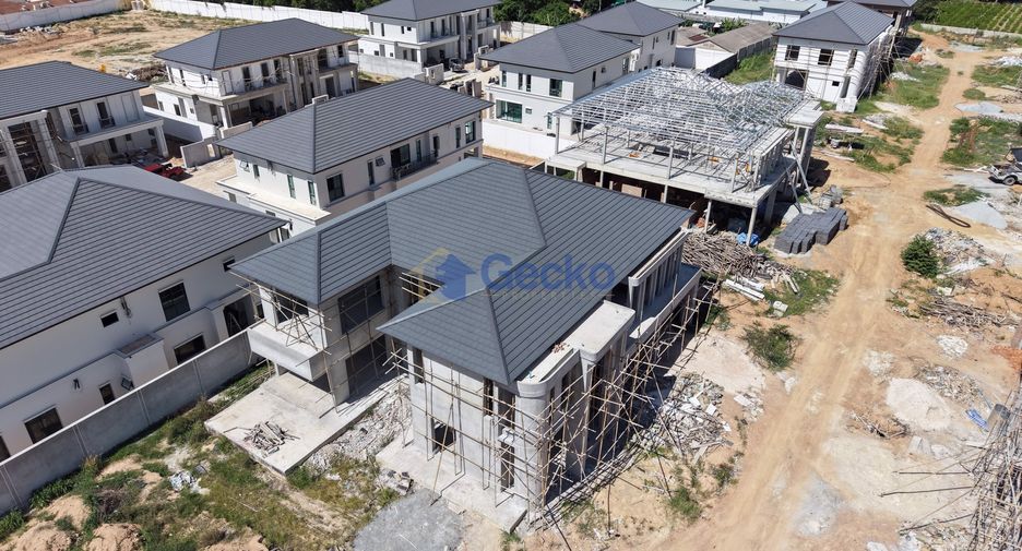 For sale 4 bedrooms house in East Pattaya, Pattaya
