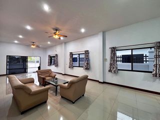 À louer 3 chambres maison à Bang Lamung, Chonburi