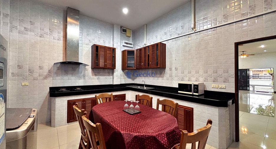 For rent 3 bedrooms house in Jomtien, Pattaya