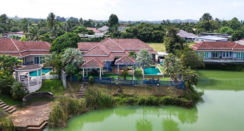 For sale 4 bedrooms house in Huay Yai, Pattaya