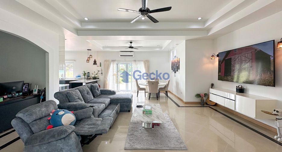 For sale 4 bedrooms house in Huay Yai, Pattaya