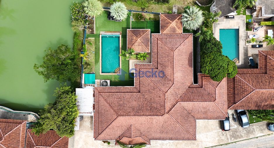 For sale 4 bedrooms house in Huay Yai, Pattaya