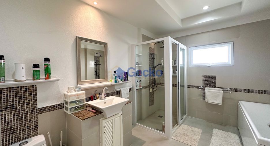 For sale 4 bedrooms house in Huay Yai, Pattaya