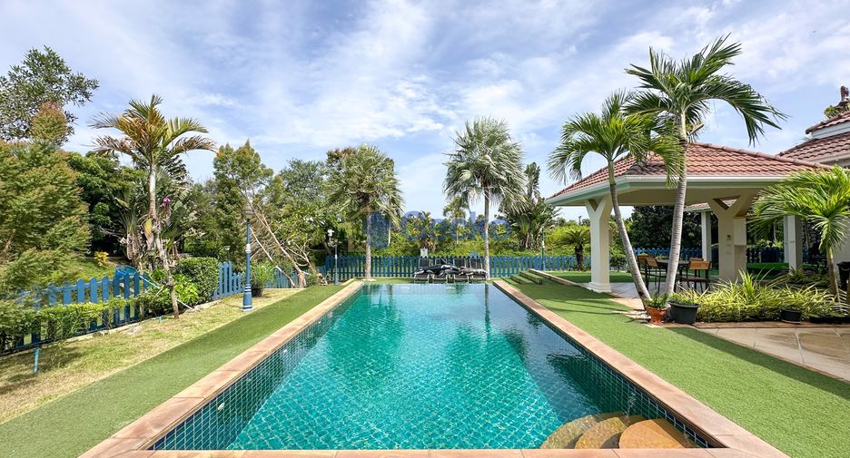 For sale 4 bedrooms house in Huay Yai, Pattaya