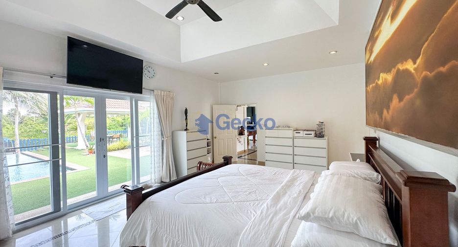 For sale 4 bedrooms house in Huay Yai, Pattaya