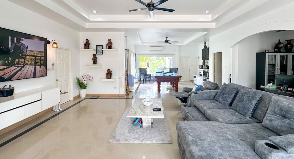 For sale 4 bedrooms house in Huay Yai, Pattaya
