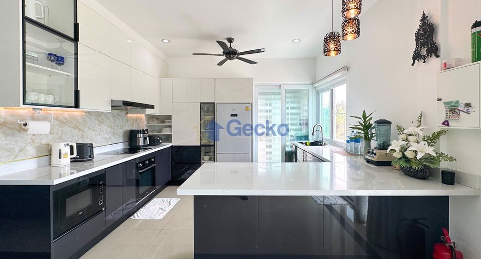 For sale 4 bedrooms house in Huay Yai, Pattaya