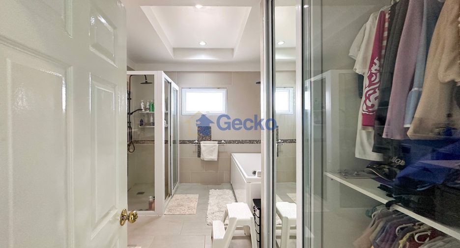 For sale 4 bedrooms house in Huay Yai, Pattaya