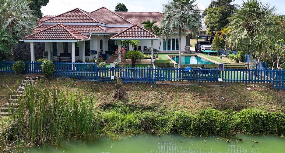 For sale 4 bedrooms house in Huay Yai, Pattaya