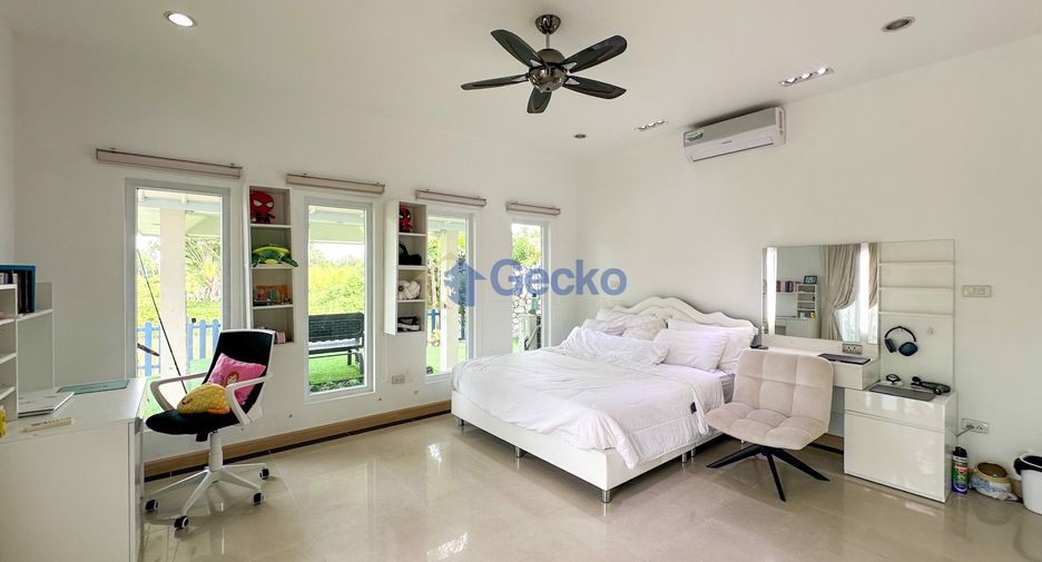 For sale 4 bedrooms house in Huay Yai, Pattaya
