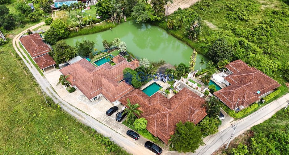 For sale 4 bedrooms house in Huay Yai, Pattaya